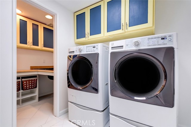 527 24th Street, Manhattan Beach, California 90266, 4 Bedrooms Bedrooms, ,2 BathroomsBathrooms,Residential,Sold,24th,SB23090916