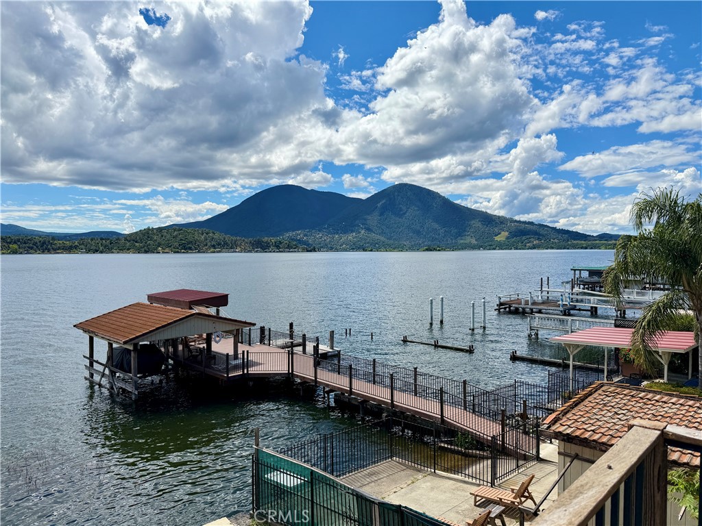 https://media.crmls.org/medias/2ca6f1a9-b324-47d3-834d-bf1304d15863.jpg?preset=X-Large