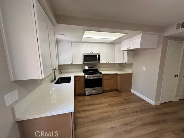 Detail Gallery Image 4 of 15 For 2394 Gonzaga Ln, Riverside,  CA 92507 - 2 Beds | 1/1 Baths