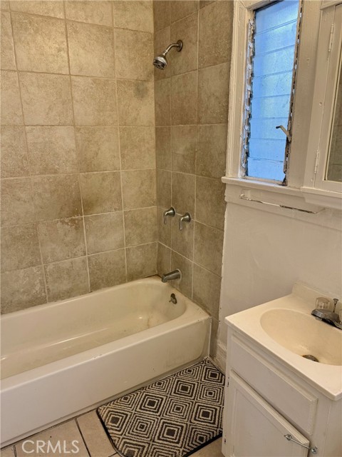 Detail Gallery Image 10 of 11 For 726 W 76th St, Los Angeles,  CA 90044 - – Beds | – Baths