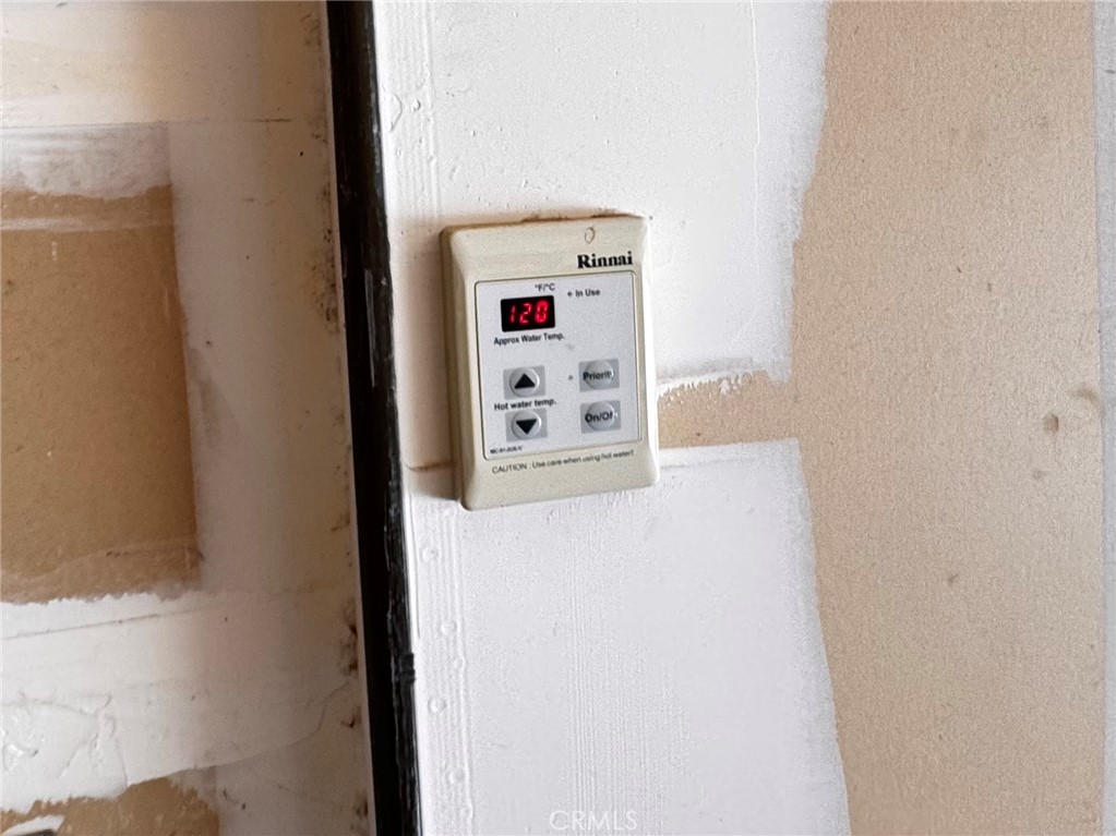https://media.crmls.org/medias/2ca75211-c8e9-4ce0-800d-1517b829dfc6.jpg?preset=X-Large