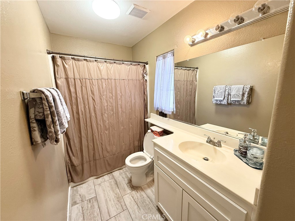 https://media.crmls.org/medias/2ca783fd-1676-4271-94b1-76b4c4e1e3dd.jpg?preset=X-Large