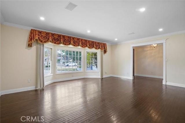 Detail Gallery Image 6 of 49 For 12281 Woodley Ave, Granada Hills,  CA 91344 - 3 Beds | 2 Baths