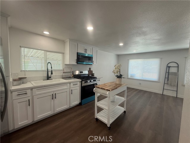 Detail Gallery Image 9 of 58 For 13870 Riviera Dr, Victorville,  CA 92395 - 3 Beds | 2 Baths