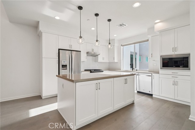 170 Fable, Irvine CA: https://media.crmls.org/medias/2ca7b303-6426-4c45-b0b1-19d90377b6e4.jpg