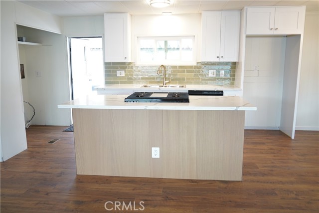 9391 California Ave, Riverside CA: https://media.crmls.org/medias/2ca85d0b-f934-41aa-a7b9-62a5f09e9d33.jpg