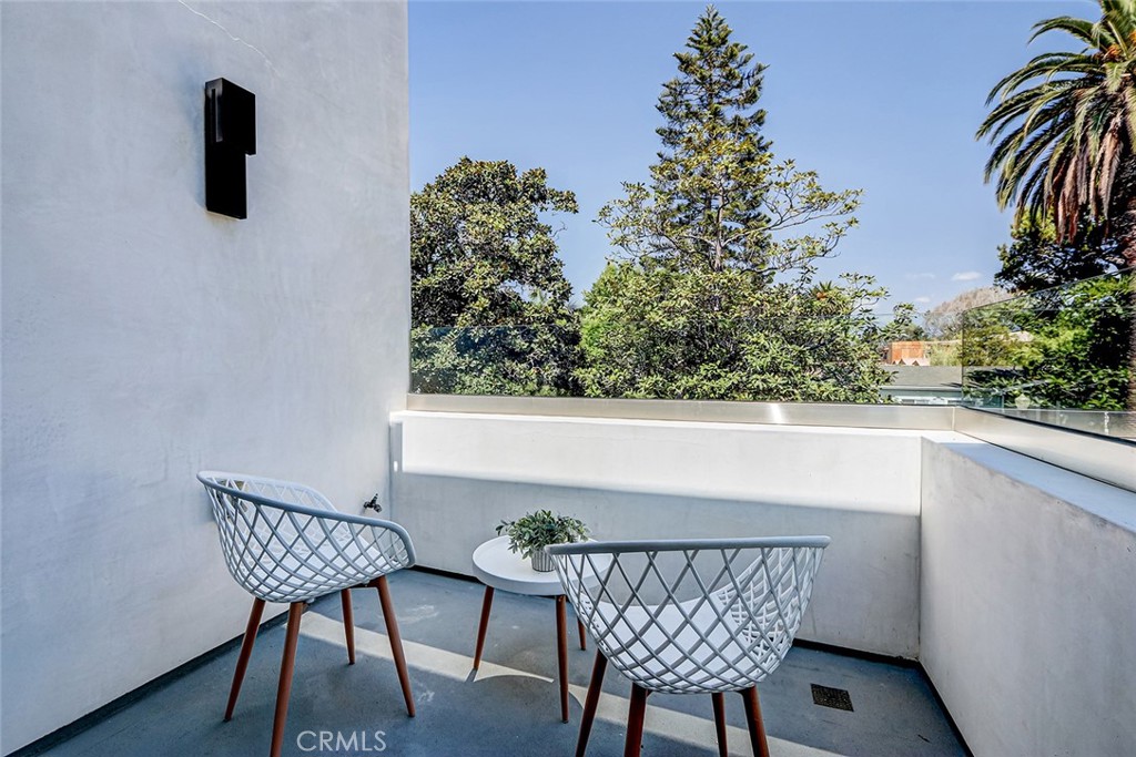 https://media.crmls.org/medias/2ca88c81-2901-41ef-979a-3a3687caad31.jpg?preset=X-Large