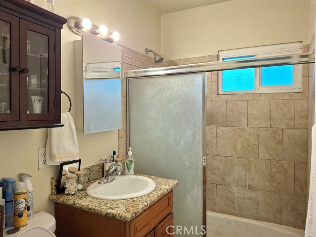 Detail Gallery Image 10 of 20 For 1346 W Century, Los Angeles,  CA 90044 - 2 Beds | 1 Baths