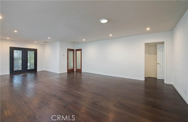 Detail Gallery Image 6 of 37 For 12413 Westminster Ave, Los Angeles,  CA 90066 - 6 Beds | 5 Baths