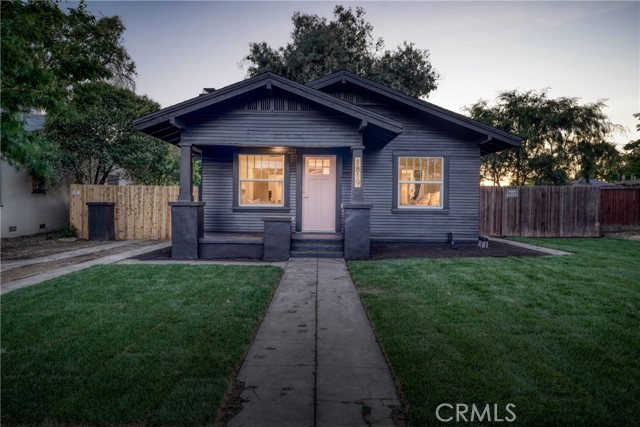 Detail Gallery Image 1 of 25 For 1819 N Vagedes Ave, Fresno,  CA 93705 - 2 Beds | 1 Baths