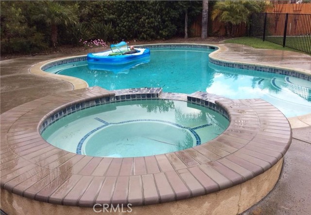 43 Valencia Lane, Redlands CA: https://media.crmls.org/medias/2ca9b6b6-216c-4e4e-9147-439c93662488.jpg