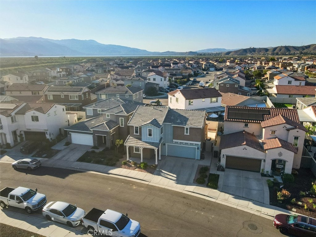 https://media.crmls.org/medias/2ca9dc30-a2d2-4d94-a1a6-784b78958794.jpg?preset=X-Large