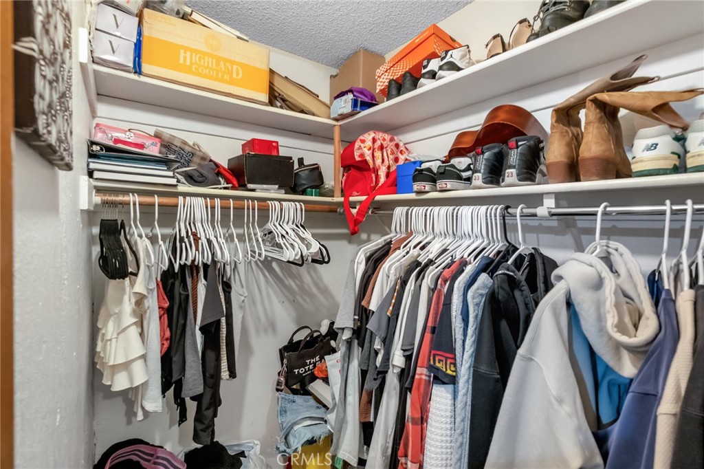 https://media.crmls.org/medias/2caa2aae-026f-4458-a07d-cf2fc53f4e65.jpg?preset=X-Large