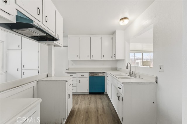 Detail Gallery Image 5 of 41 For 10312 Hawthorne Ave, Hesperia,  CA 92345 - 3 Beds | 3 Baths