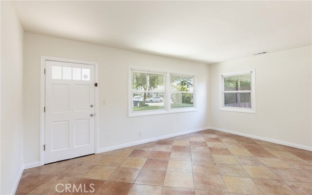 7441 Sylvia Avenue, Reseda CA: https://media.crmls.org/medias/2cacc0cb-0644-47fe-bb18-6b60e73c5f5e.jpg