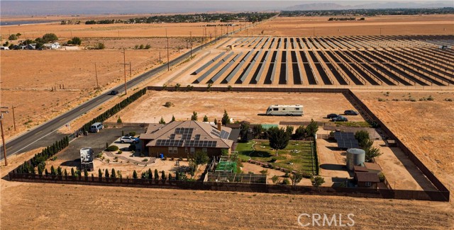 46544 90th West, Lancaster CA: https://media.crmls.org/medias/2cacc547-c30c-404e-9e0f-30f95d8567b9.jpg