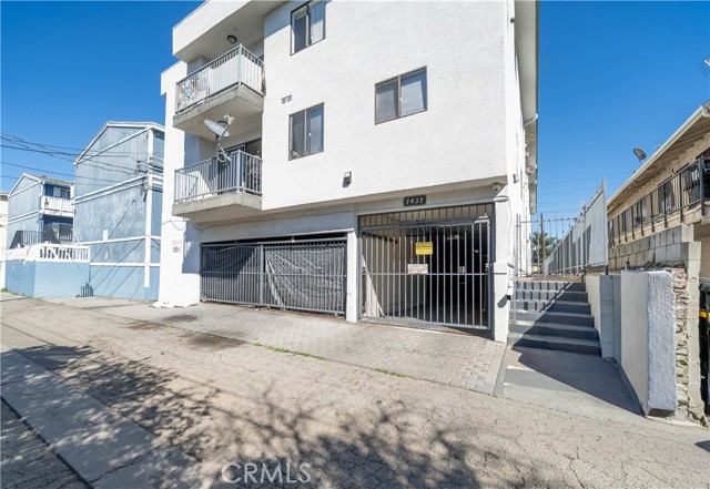 Detail Gallery Image 4 of 40 For 7437 Haskell Ave, Van Nuys,  CA 91406 - – Beds | – Baths