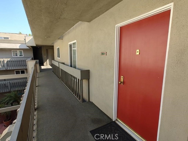 1888 Greenfield Avenue, Los Angeles CA: https://media.crmls.org/medias/2cad8840-779a-4211-8e61-068667a9cdee.jpg