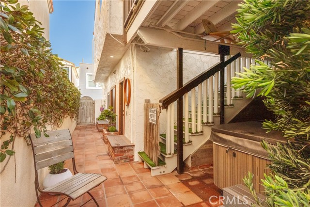 Detail Gallery Image 13 of 35 For 106 31st St, Newport Beach,  CA 92663 - 5 Beds | 3 Baths