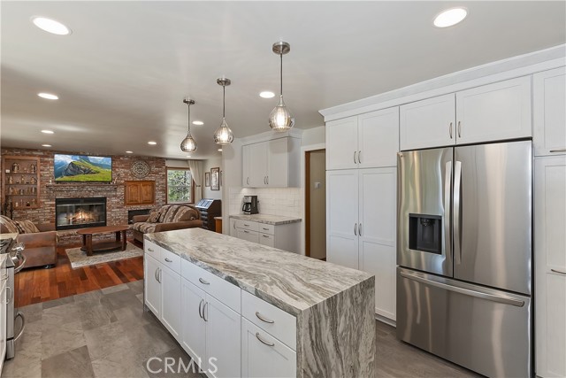 Detail Gallery Image 10 of 54 For 27513 St Bernard Ln, Lake Arrowhead,  CA 92352 - 5 Beds | 3 Baths