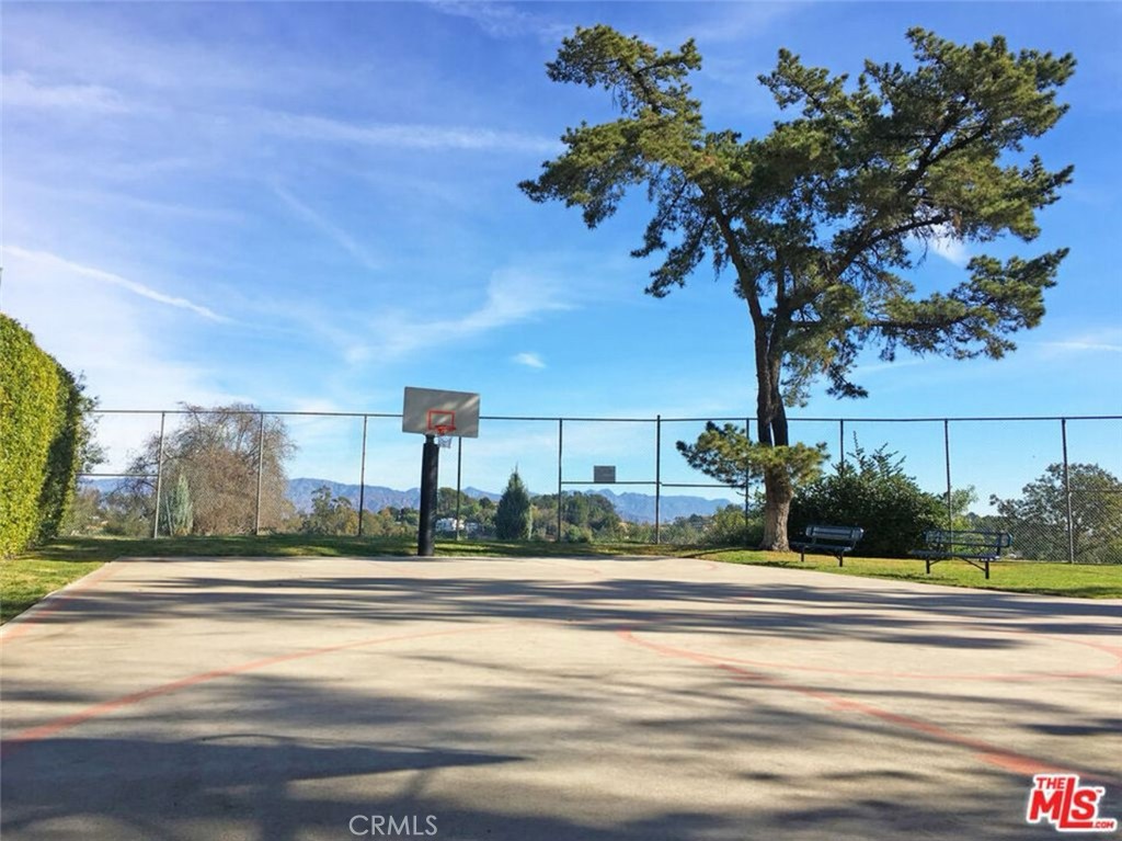 https://media.crmls.org/medias/2caf6fbb-4764-452b-859e-142b3c1d42e9.jpg?preset=X-Large