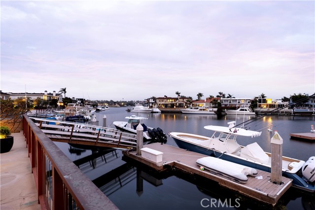 419 Evening Star Lane, Newport Beach CA: https://media.crmls.org/medias/2caf9743-f5e0-419a-a077-c686bfb9b027.jpg