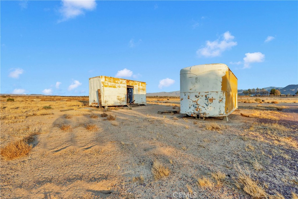 https://media.crmls.org/medias/2cafa17f-70d5-4e41-9126-b32a552c86bc.jpg?preset=X-Large