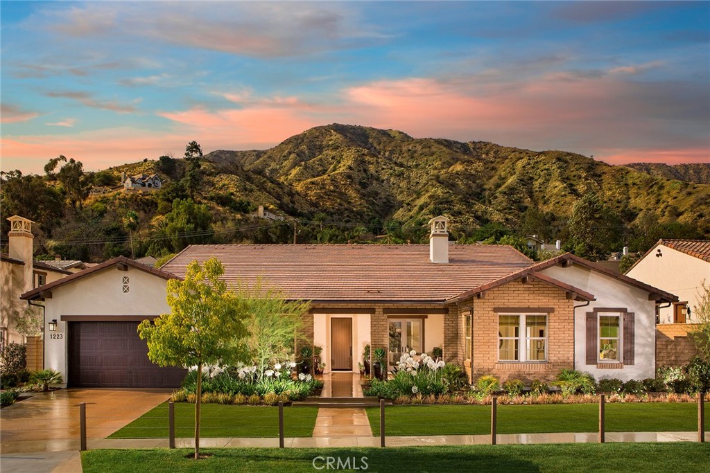 1223 Iris Lane