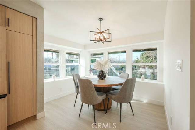 18852 Collins Street, Tarzana CA: https://media.crmls.org/medias/2cb1e635-d765-43e0-9a0c-d085f4e2b99c.jpg