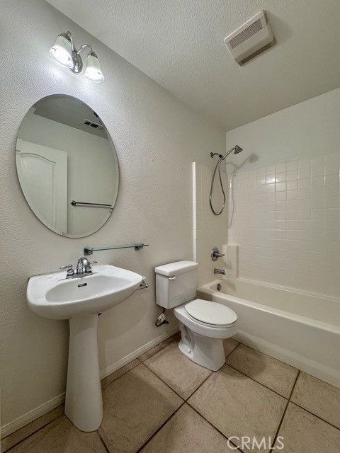 https://media.crmls.org/medias/2cb21588-63ae-47df-8079-55bb98db6a23.jpg?preset=X-Large