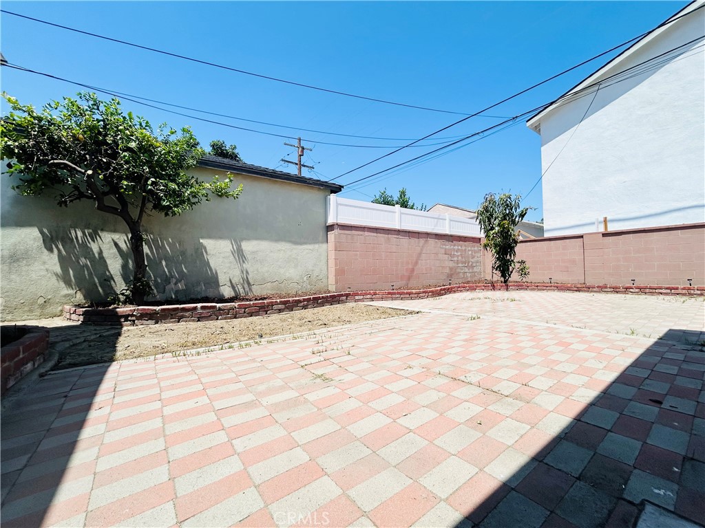 https://media.crmls.org/medias/2cb24710-4537-4f00-972d-c3016b6a5941.jpg?preset=X-Large