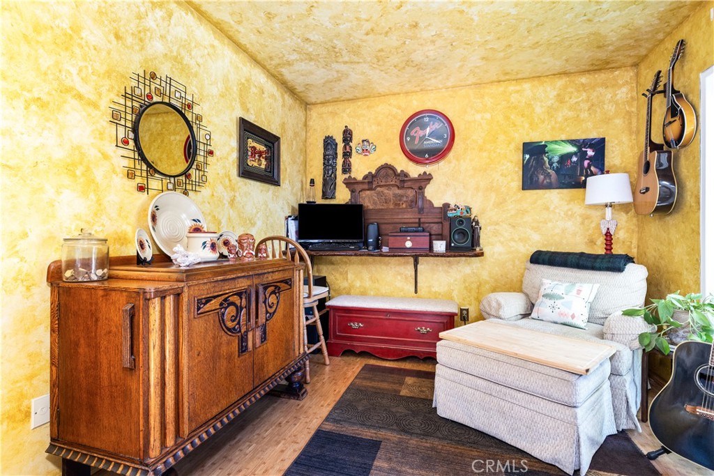 https://media.crmls.org/medias/2cb2792f-cddb-4886-9487-d891a5b3cdf9.jpg?preset=X-Large