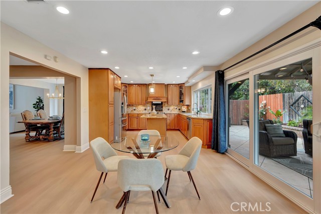 22471 Rippling Brook, Lake Forest CA: https://media.crmls.org/medias/2cb2c42e-becd-48ff-81a2-7546bf90a63b.jpg