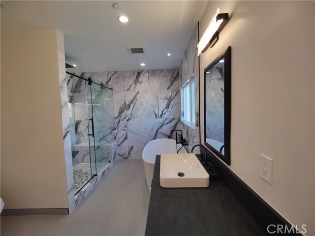 17962 Valley Vista Boulevard, Encino CA: https://media.crmls.org/medias/2cb2e49e-7386-4acc-8fc2-0b7ba5e3d97b.jpg