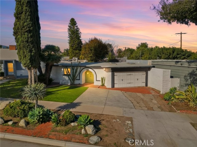 Detail Gallery Image 4 of 43 For 808 E Grand Blvd, Corona,  CA 92879 - 3 Beds | 2 Baths