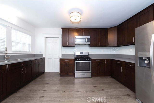 3102 Kenwood Avenue, Los Angeles CA: https://media.crmls.org/medias/2cb3cebb-f57c-4a2f-b3e7-61b5dea3ddb0.jpg