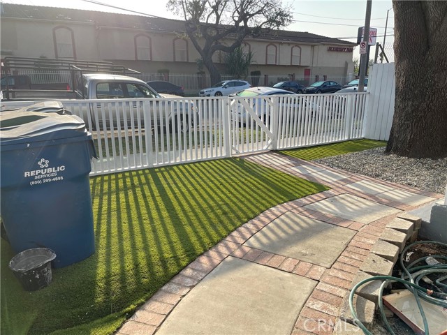 Detail Gallery Image 4 of 28 For 117 S Cedar, Inglewood,  CA 90301 - – Beds | – Baths