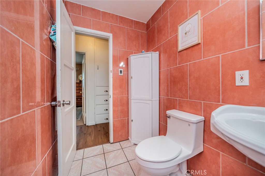 https://media.crmls.org/medias/2cb559bd-7d17-4b49-86bb-9b7fb17cd202.jpg?preset=X-Large
