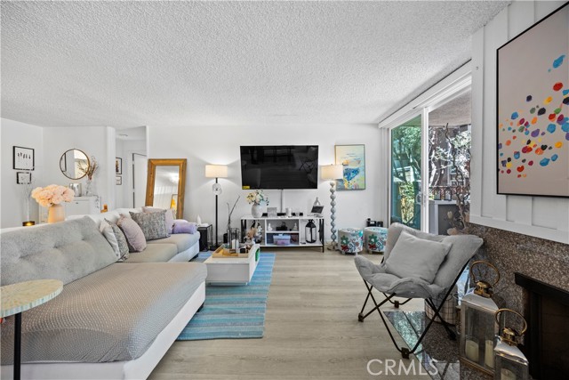 Detail Gallery Image 12 of 58 For 6315 Green Valley #100,  Culver City,  CA 90230 - 2 Beds | 2 Baths