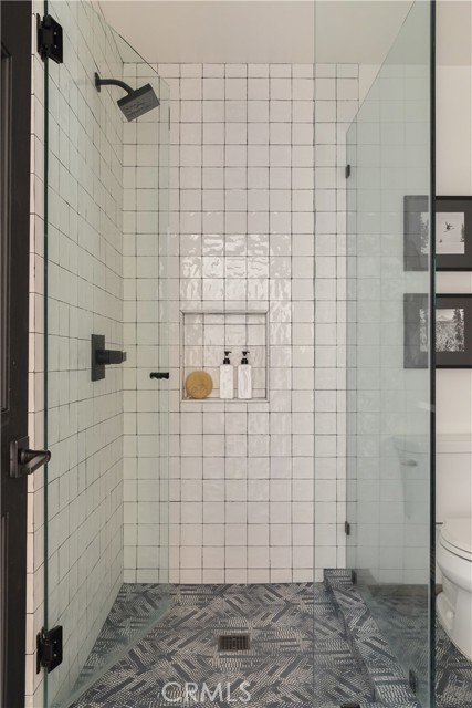 Detail Gallery Image 16 of 22 For 340 Crystal Lake Rd, Big Bear Lake,  CA 92315 - 4 Beds | 3 Baths