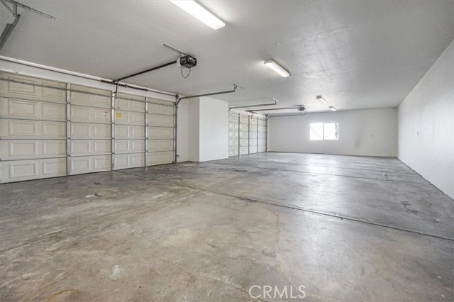 12771 Elm Street, Oak Hills CA: https://media.crmls.org/medias/2cb59e4f-16b8-4b0a-b146-104951aff25a.jpg