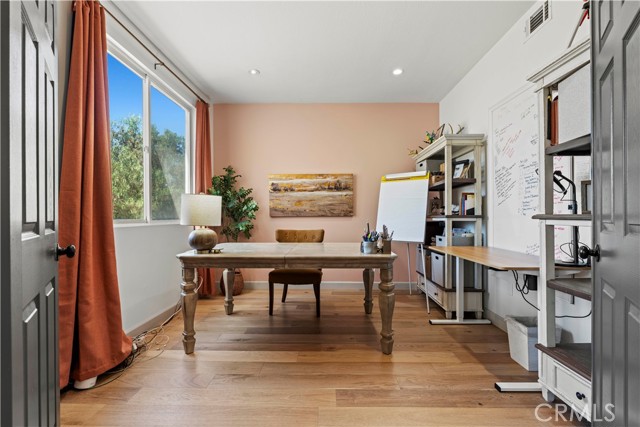 9744 Sweetwater Drive, Agua Dulce CA: https://media.crmls.org/medias/2cb5a796-c0ab-4ed4-baca-ad1f71f69384.jpg