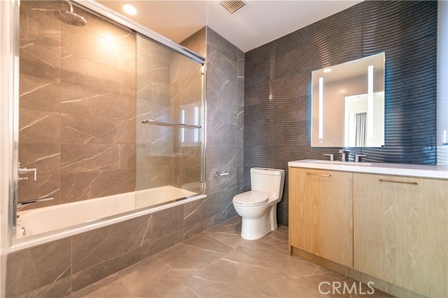 Detail Gallery Image 13 of 15 For 400 S Broadway #2712,  Los Angeles,  CA 90013 - 2 Beds | 2 Baths
