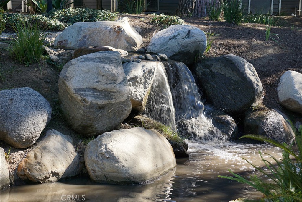 https://media.crmls.org/medias/2cb8acfe-22e2-41e7-85ce-12afde40e519.jpg?preset=X-Large