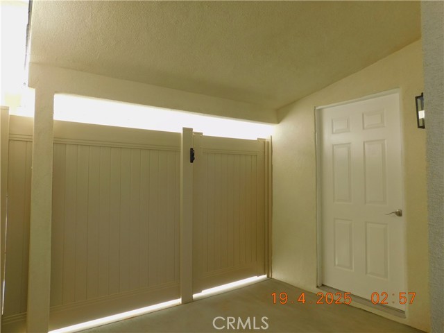 Detail Gallery Image 6 of 16 For 19403 Lanark St #B,  Reseda,  CA 91335 - 1 Beds | 1 Baths