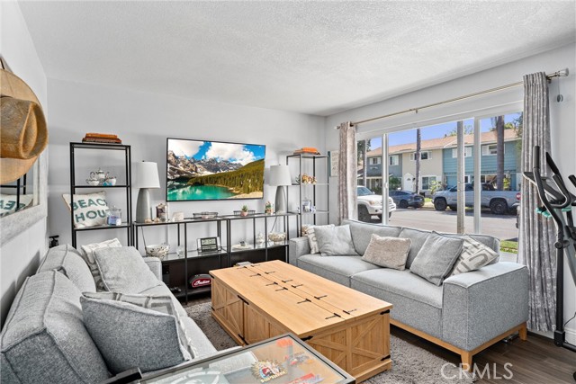 Detail Gallery Image 7 of 27 For 9811 Continental Dr, Huntington Beach,  CA 92646 - 1 Beds | 1 Baths
