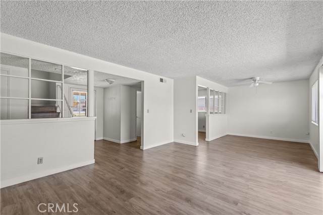 Detail Gallery Image 5 of 22 For 2117 Electra Ave, Simi Valley,  CA 93065 - 5 Beds | 2/1 Baths