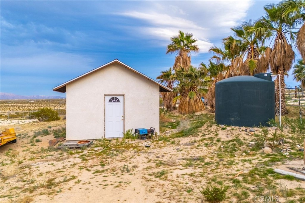 https://media.crmls.org/medias/2cbaa3c3-ddad-48c8-bcc7-98aad7353cc9.jpg?preset=X-Large