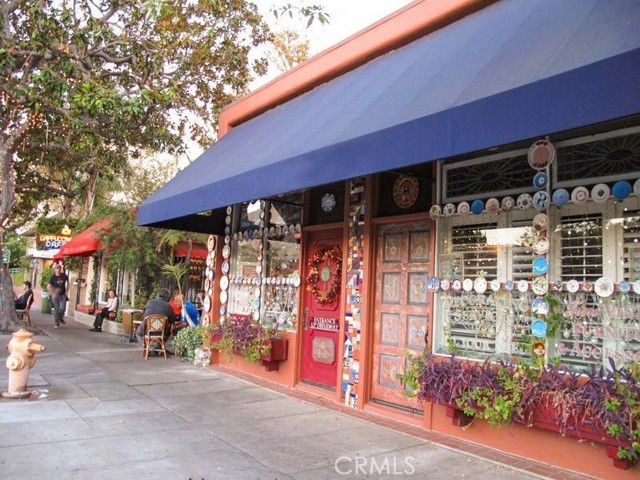 11100 Acama Street, Studio City CA: https://media.crmls.org/medias/2cbaf9dd-4545-42bb-8fa5-ce91b71db858.jpg