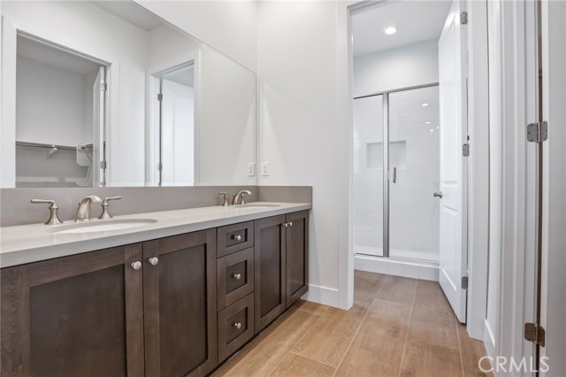 Detail Gallery Image 14 of 38 For 10542 Wood Briar Ct, Chatsworth,  CA 91311 - 5 Beds | 5/1 Baths